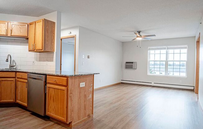 1 bed, 1 bath, 693 sqft, $1,400, Unit 99-210