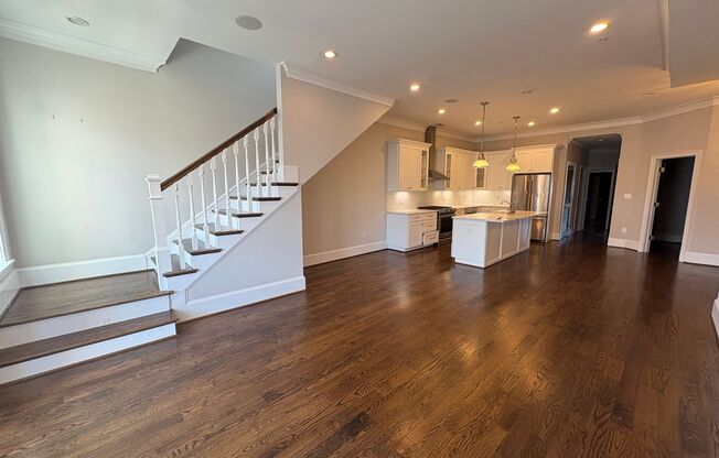 Amazing Top Floor, 2BR, 2BA with Private Rooftop and Garage parking! A Must see!!