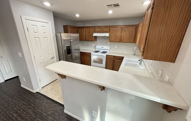 Gorgeous 3Bed/2.5Bath/2Car, 2-Story Home located in Spring Valley