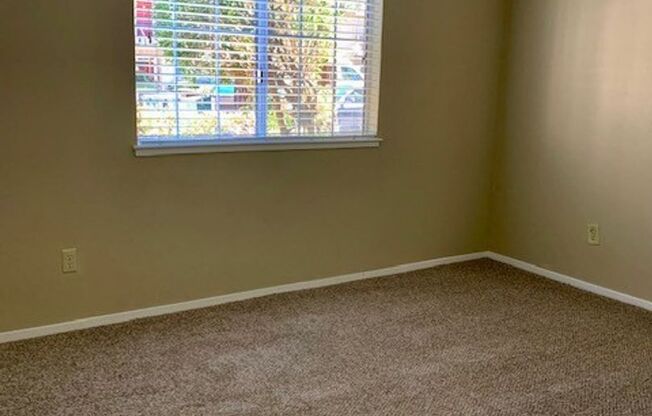 2 beds, 1 bath, 938 sqft, $1,800, Unit 403