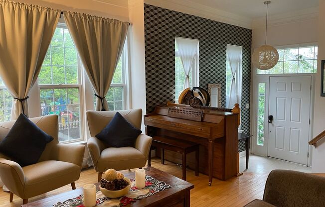 Three Bedroom Townhouse on Eisenhower Avenue, Alexandria