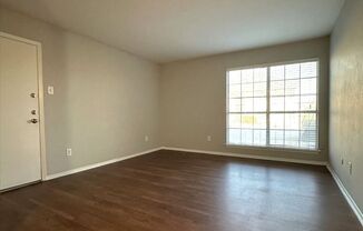 1 bed, 1 bath, 594 sqft, $995