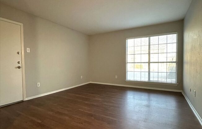 1 bed, 1 bath, 594 sqft, $995