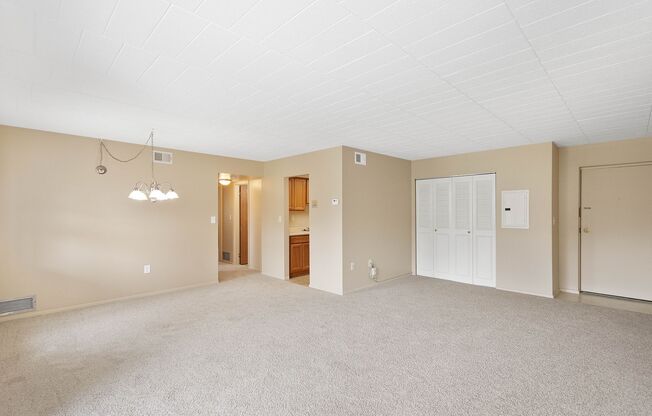 2 beds, 1 bath, 900 sqft, $1,099, Unit 112 M