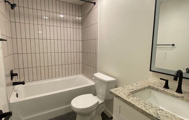 Studio, 1 bath, 410 sqft, $1,350, Unit 006