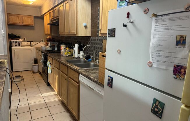 2 beds, 2 baths, $1,100, Unit # B