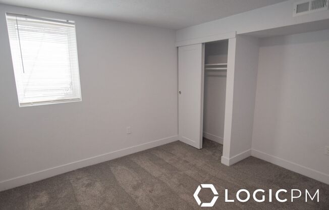 2 beds, 1 bath, 998 sqft, $1,350