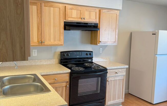 2 beds, 1 bath, 839 sqft, $1,395, Unit 34