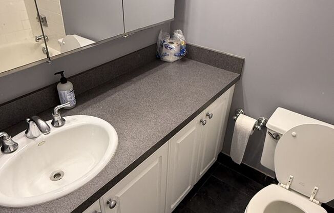 Studio, 1 bath, 611 sqft, $1,925, Unit 1910