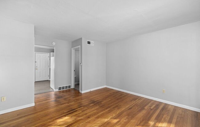 2 beds, 1.5 baths, 830 sqft, $1,300, Unit 9774 Lynntown Court