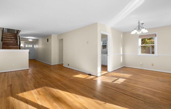 4 Bedroom 3.5 Bathroom - Van Ness/Tenleytown Semi Detached Home - Attached 1 Car Garage