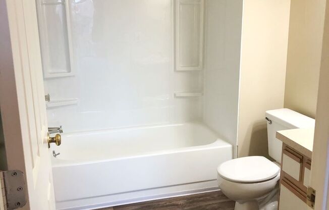 1 bed, 1 bath, 761 sqft, $1,118, Unit 8456f