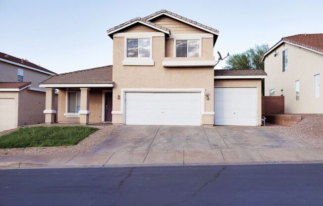 LOVELY 3 BED/ 2.5 BATH HOME W/ 3 CAR GARAGE!