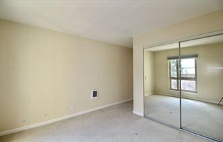 1 bed/1 bath in great location! Short walk to lake Merritt and Whole Foods! POOL!! Brand new carpet!!!!!