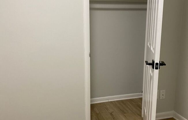 1 bed, 1 bath, 750 sqft, $1,695, Unit B03