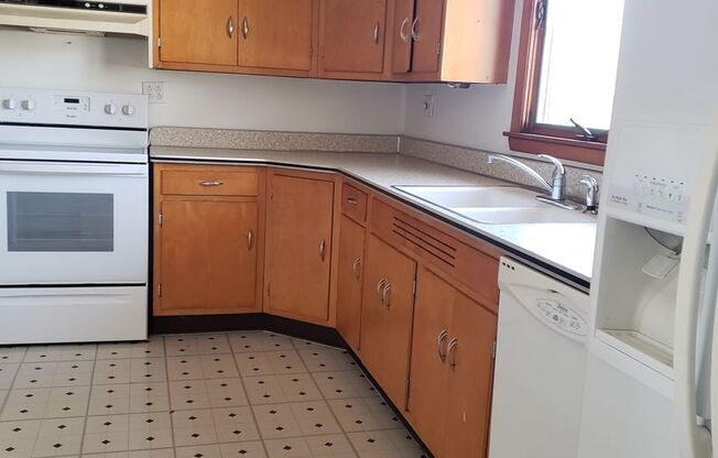 3 BD Ranch with THREE garages