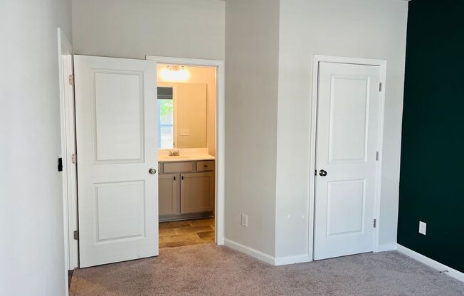Stunning 3 bedroom, 3.5 bathroom townhome located on the Newnan LINC! MUST SEE!