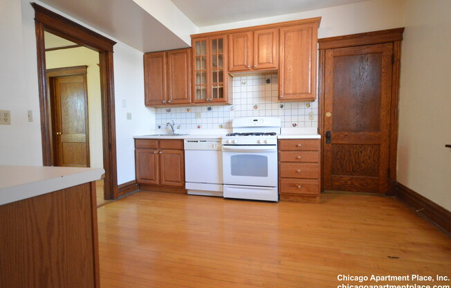 3806 N Greenview Ave 6