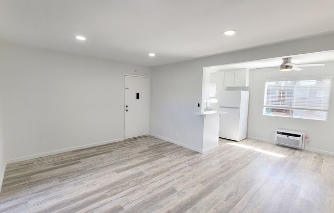 1018 E LEXINGTON AVE