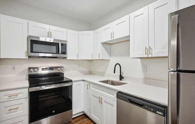 1 bed, 1 bath, 685 sqft, $2,100