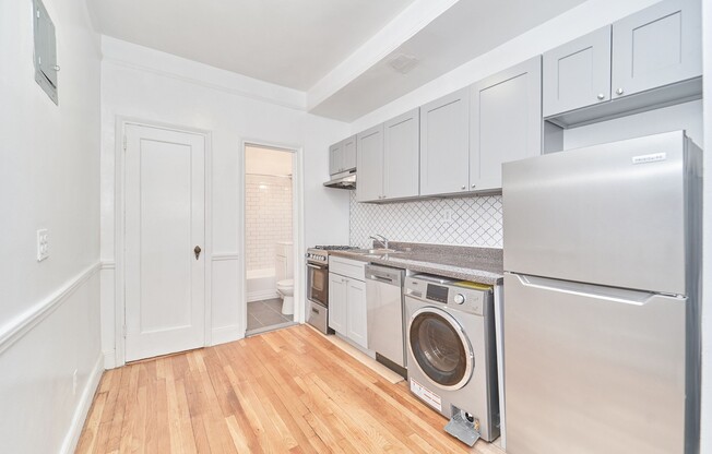 338 E 53 ST