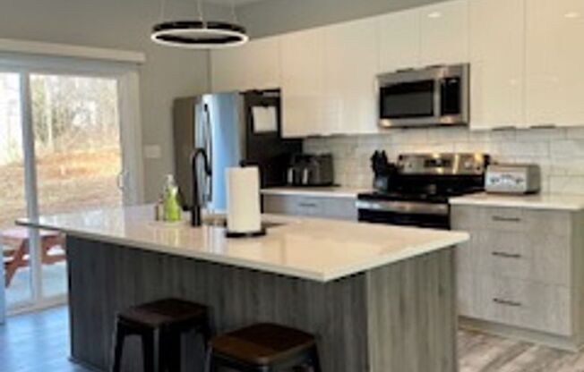 2 beds, 2.5 baths, $1,950, Unit 101-7