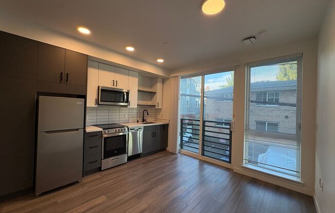 Studio, 1 bath, 298 sqft, $1,575, Unit 602