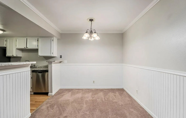 2 bedroom/2 bathroom main level condo!