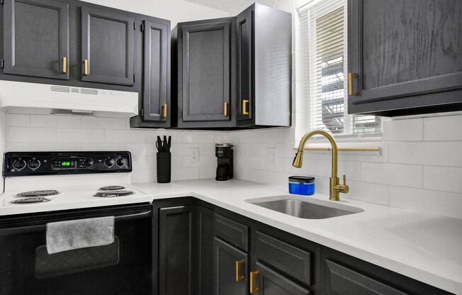 2 beds, 1 bath, 664 sqft, $1,199, Unit 1801 S Cascade Ave. - Unit I