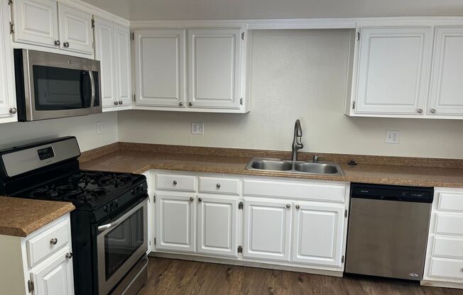 2 beds, 1 bath, 977 sqft, $1,375, Unit 4028