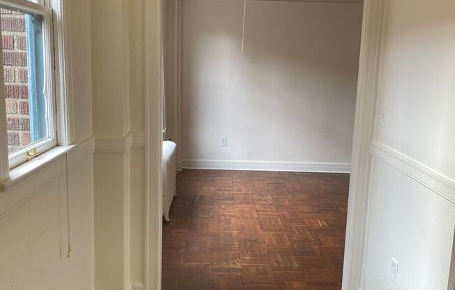 Studio, 1 bath, 325 sqft, $1,095, Unit 302
