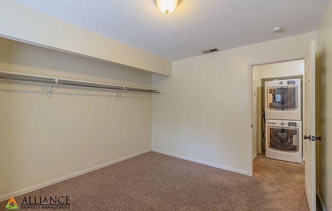 2 beds, 1 bath, 834 sqft, $840, Unit 03