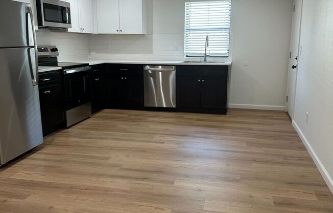 2 beds, 1 bath, 802 sqft, $1,595, Unit 216