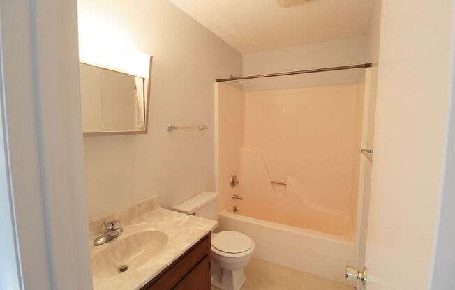 1 bed, 1 bath, $925, Unit 936 Vine Street - D