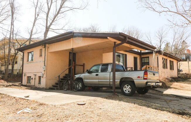 Beautiful 5 Bedroom House with Tons of Amenities!