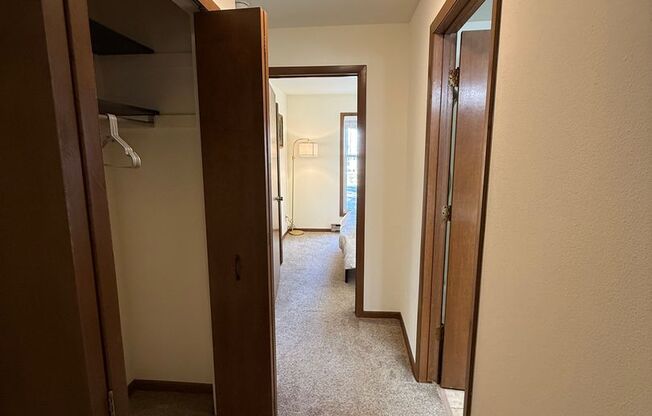 2 beds, 1 bath, 950 sqft, $2,350, Unit 7709CA