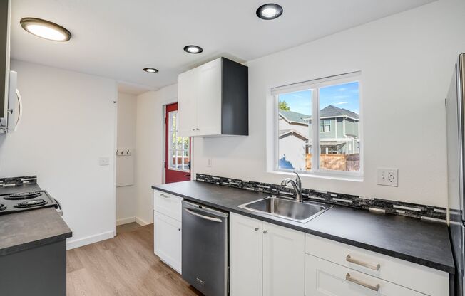 Beautiful 3 Bed, 2 Bath Rental Home in Arbor Lodge Portland!