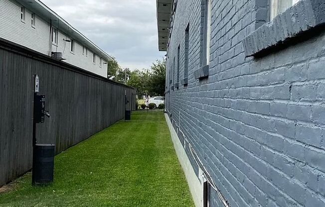 1 bed, 1 bath, 650 sqft, $995, Unit 106