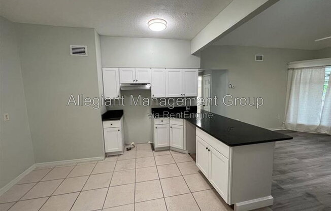 1 bed, 1 bath, 716 sqft, $1,325, Unit 5