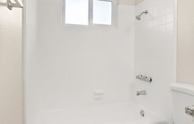 2 beds, 1 bath, 800 sqft, $2,150, Unit 01