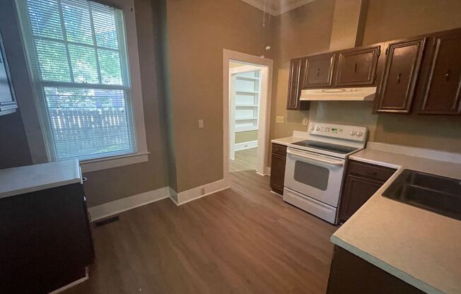 2 beds, 1 bath, $1,600