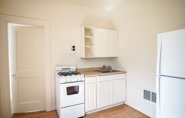 Studio, 1 bath, $1,025, Unit 211