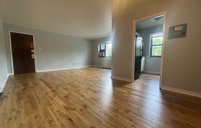 1 bed, 1 bath, 600 sqft, $1,399, Unit 5631 Rippey St. #A2