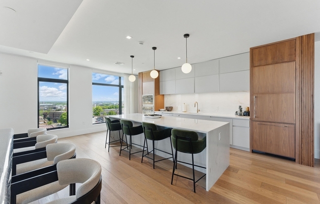 2 beds, 2 baths, 946 sqft, $4,500, Unit 524