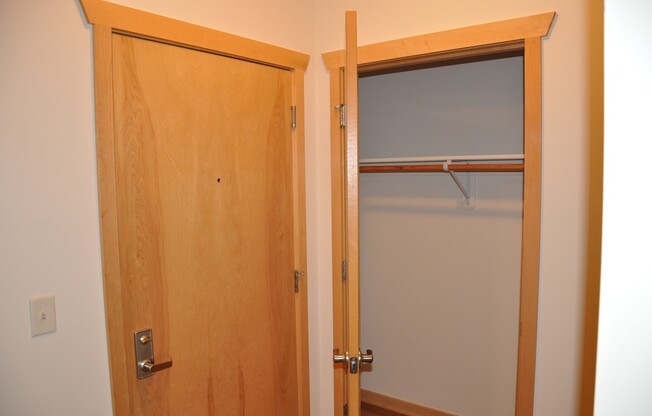 1 bed, 1.5 baths, 910 sqft, $1,925, Unit 215
