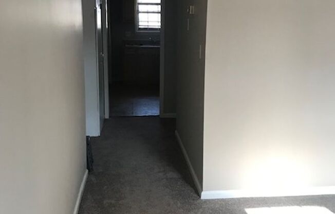 Available 1 Bedroom Apartment