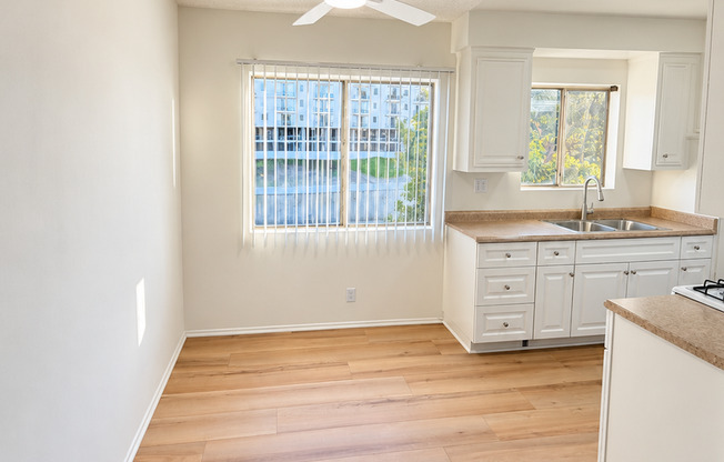 2 beds, 1 bath, 950 sqft, $2,295, Unit 39