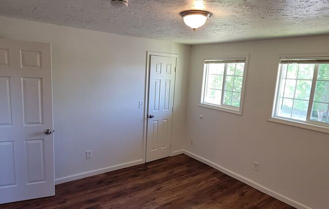 2 beds, 1 bath, $1,295