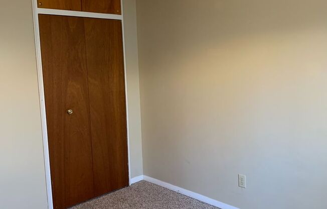 3 beds, 1 bath, $1,365