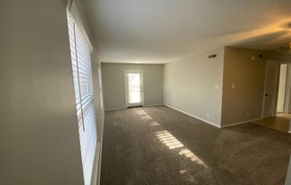 2 beds, 1 bath, 1,000 sqft, $1,355